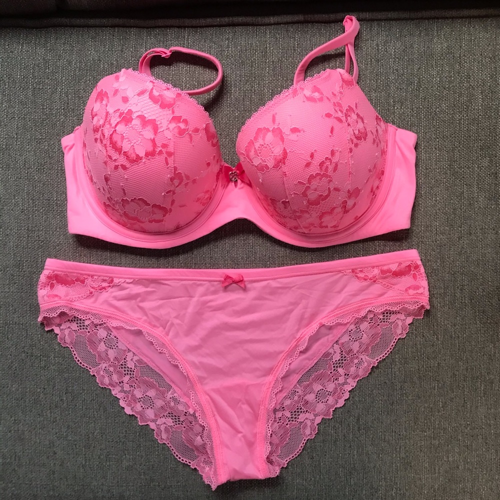 NWOT Body by Victoria Secret Bra and Panty Set